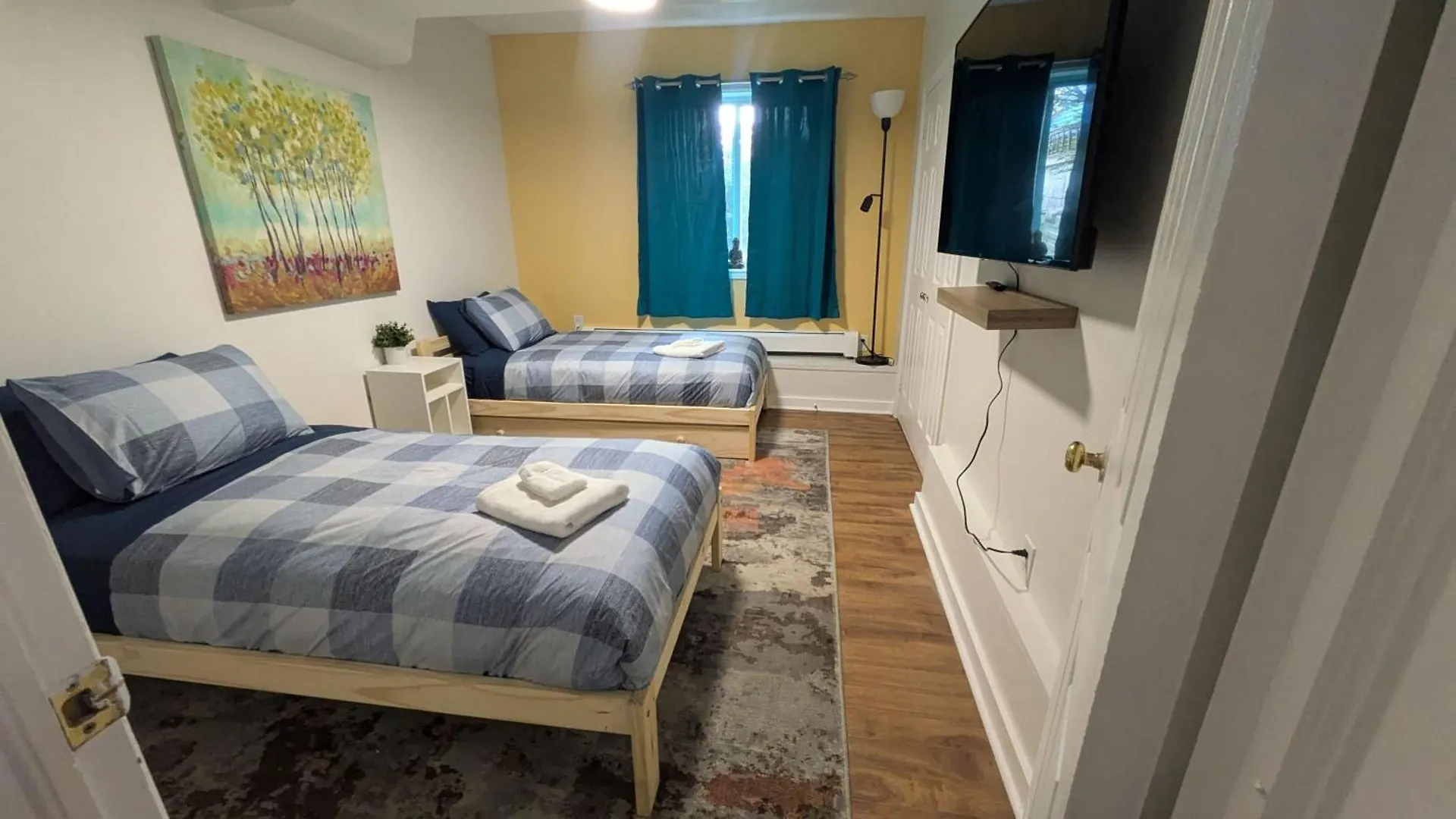 Vibrant And Funky Retreat On Fern Lane, Unit 1 Apartment Halifax